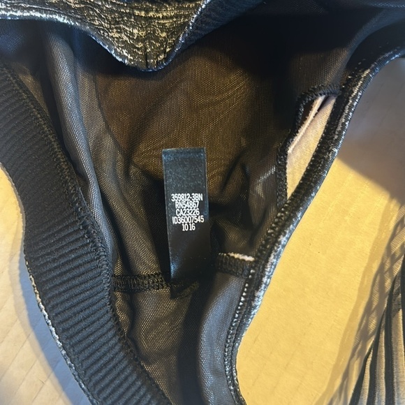 Victorias Secret Sport bra in heathered mesh black and white w cross cross back - Picture 8 of 8